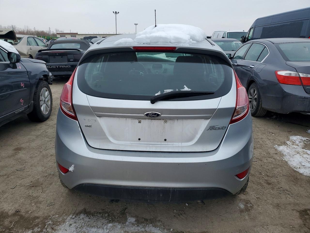 2015 Ford Fiesta Se - Фото 6