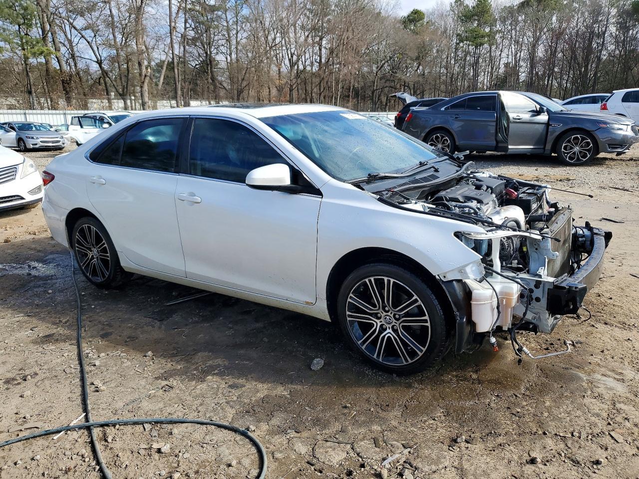 2016 Toyota Camry Le - Фото 4