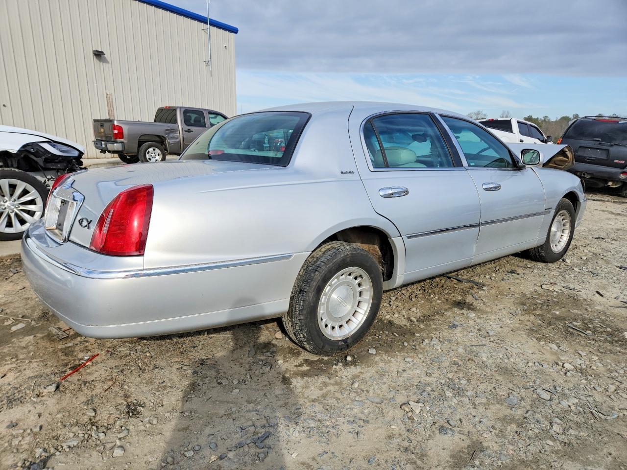 2000 Lincoln Town Car Executive - Фото 3