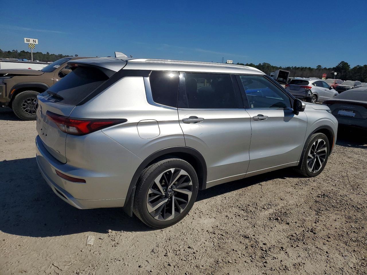 2022 Mitsubishi Outlander Sel - Фото 3