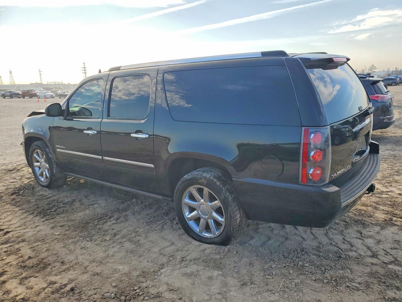 2013 GMC Yukon Xl Denali - Image 2
