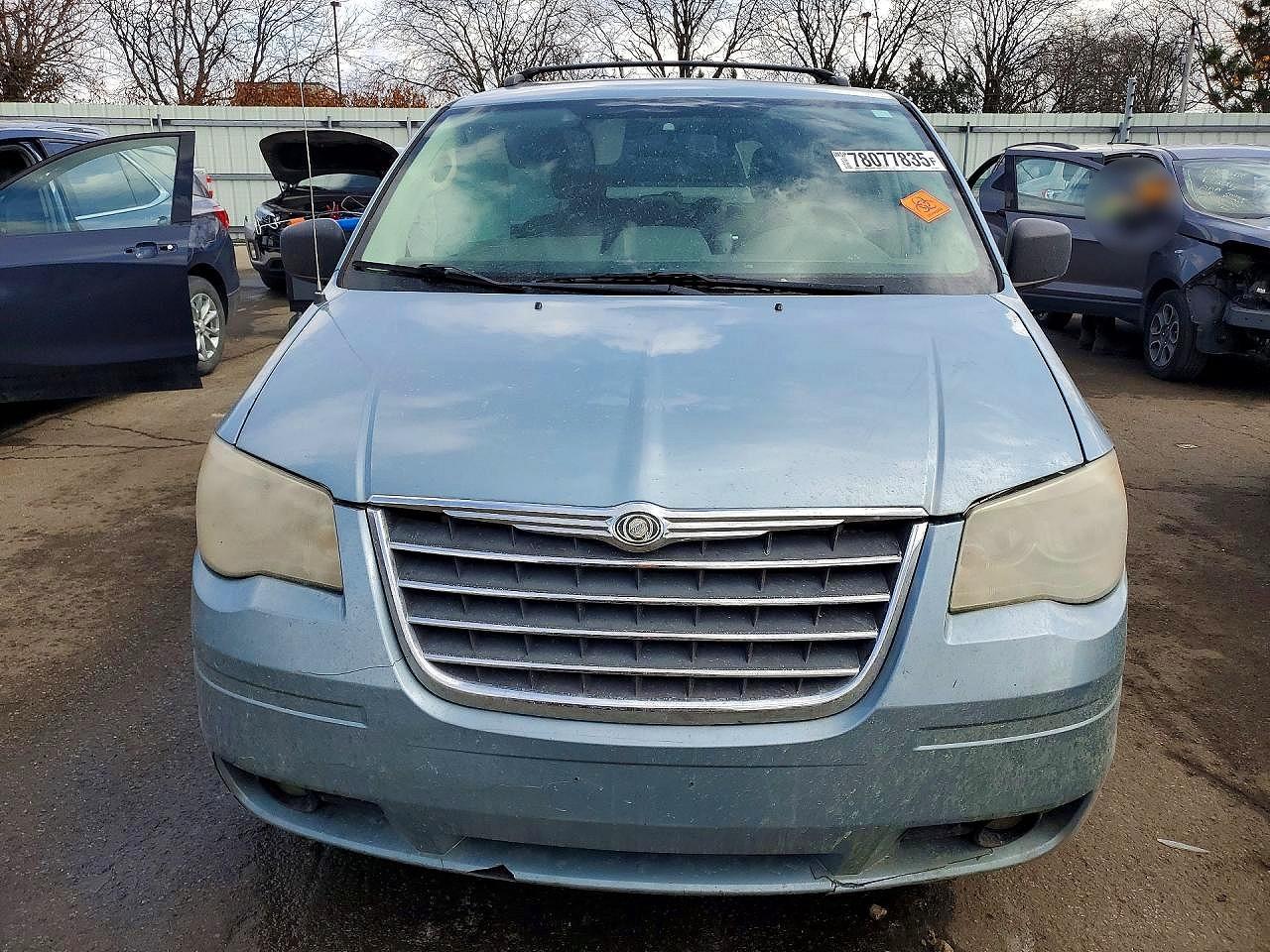 2009 Chrysler Town & Country Touring - Image 5