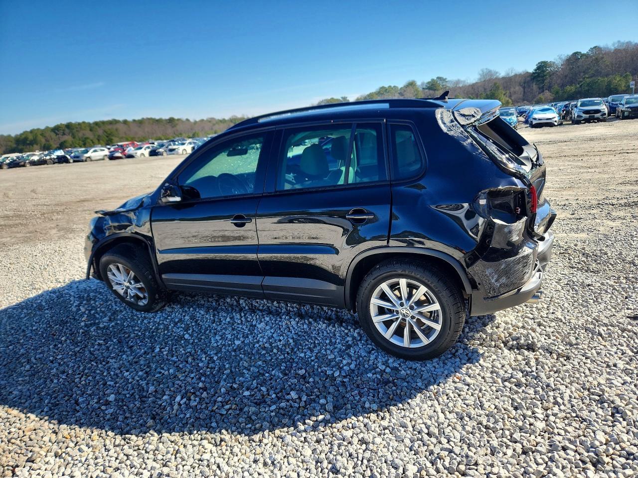 2015 Volkswagen Tiguan S - Фото 2