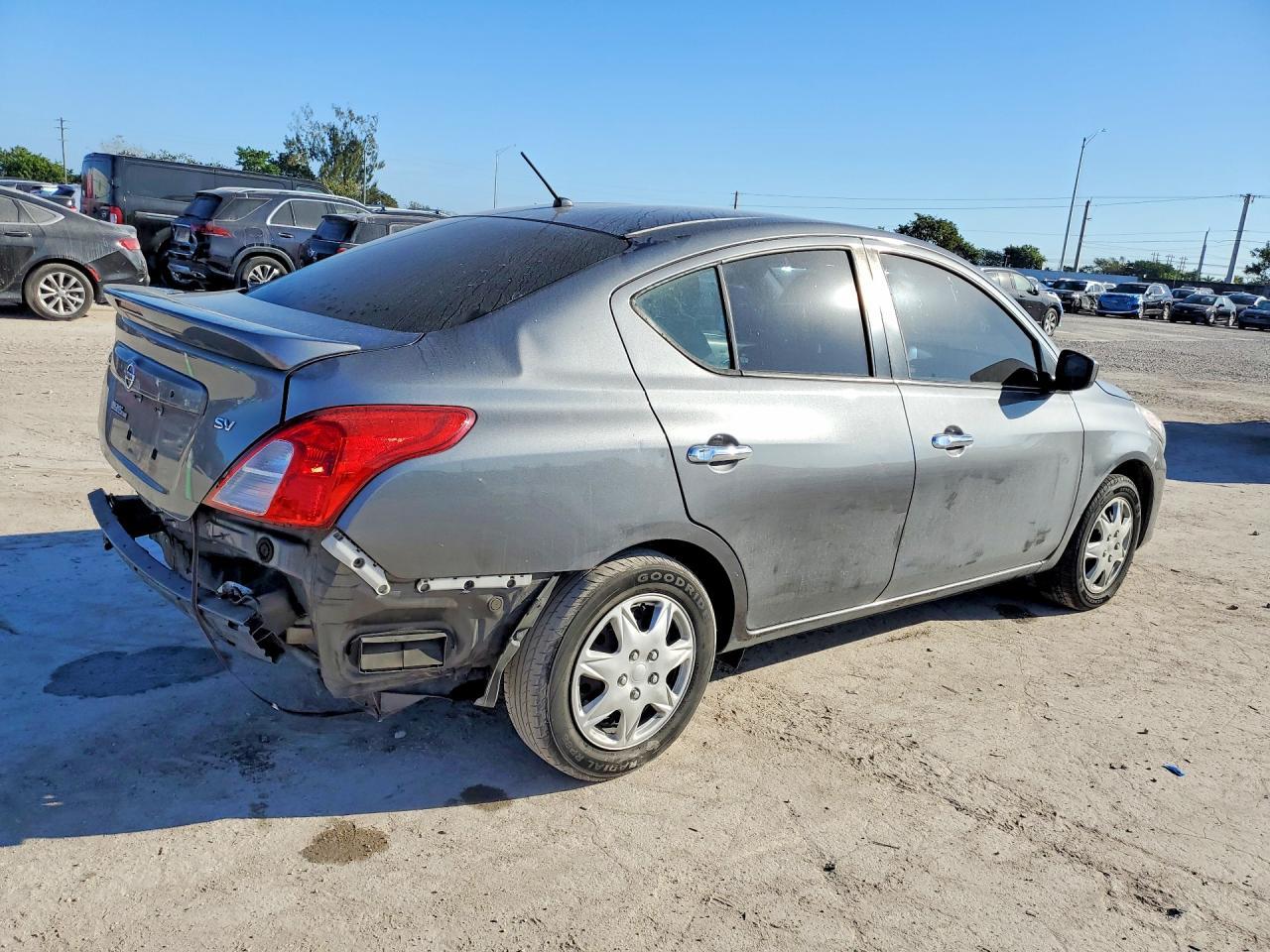 2018 Nissan Versa Sv - Фото 3