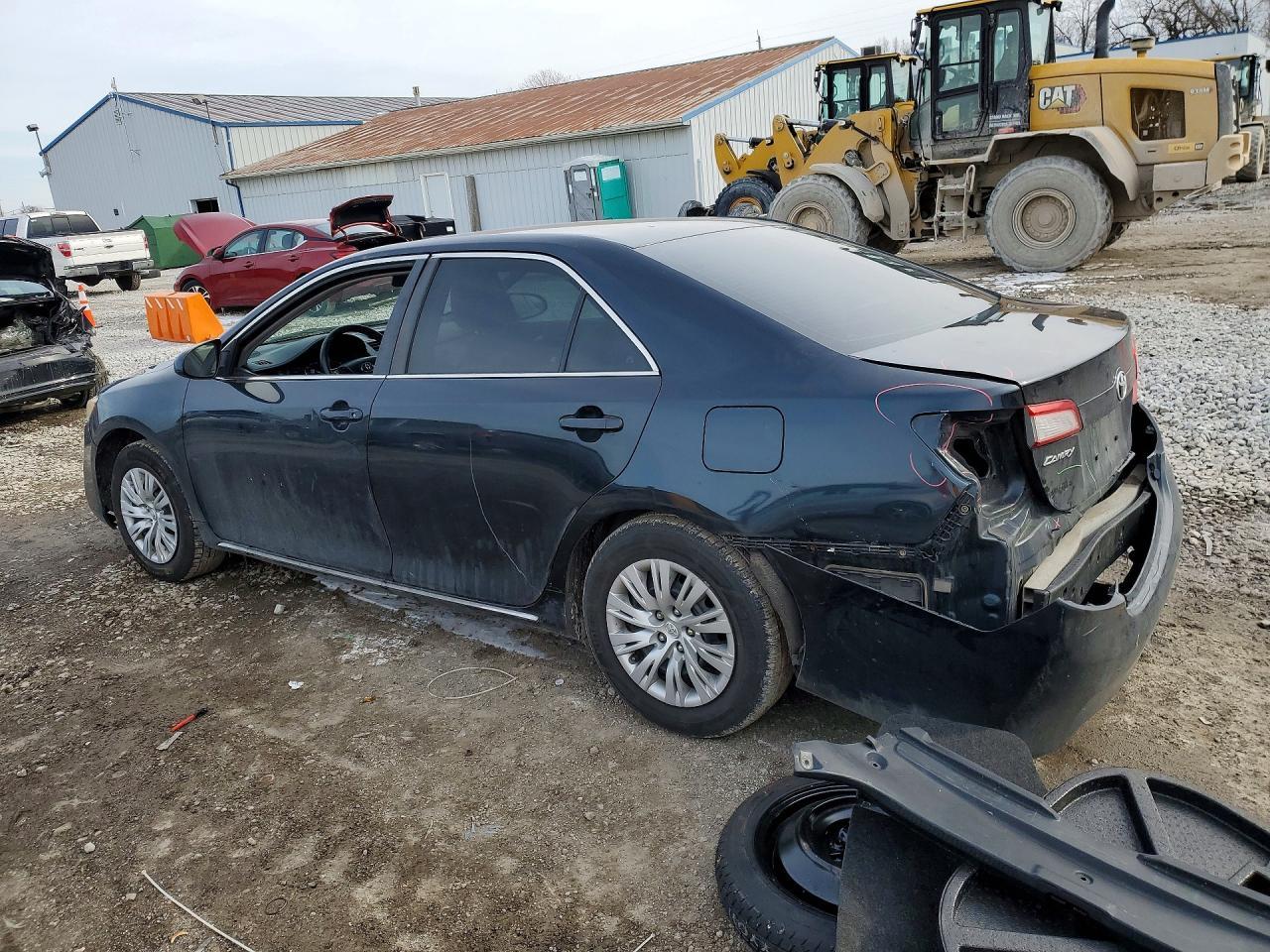 2014 Toyota Camry L - Фото 2