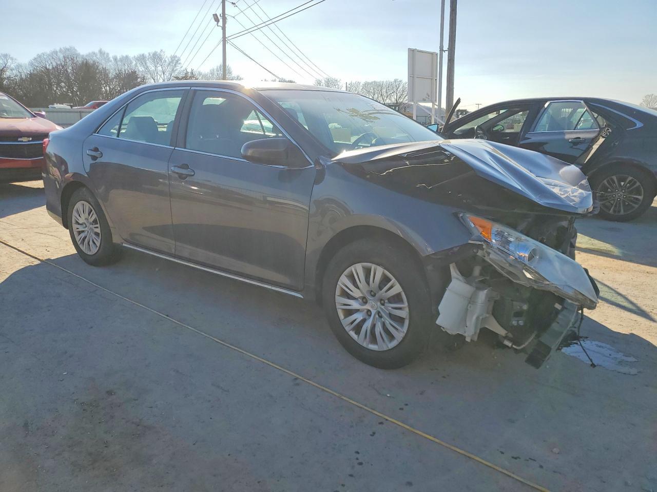 2013 Toyota Camry L - Фото 4