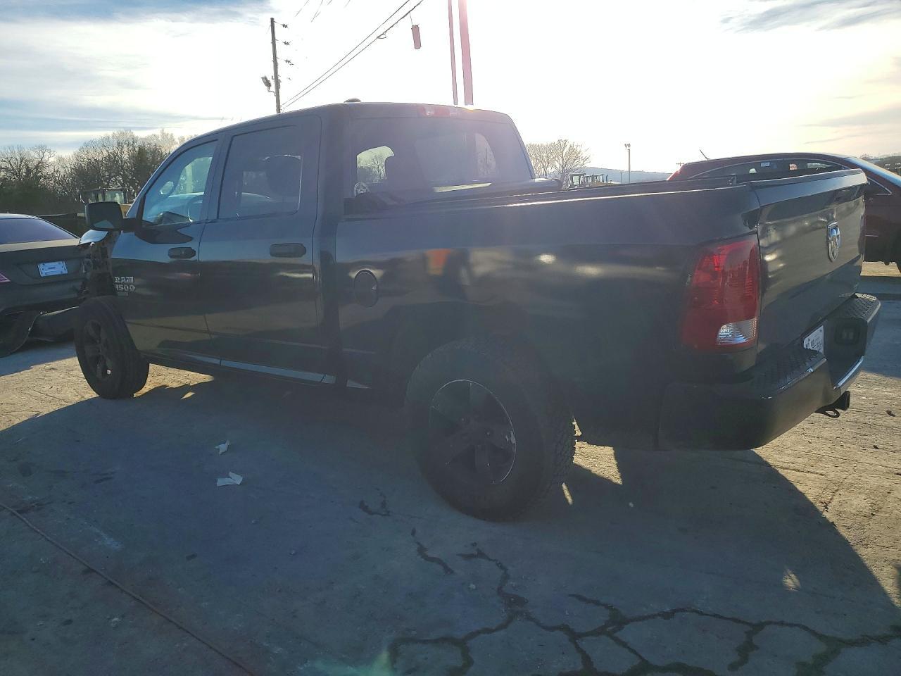 2019 Ram 1500 Classic Tradesman - Фото 2