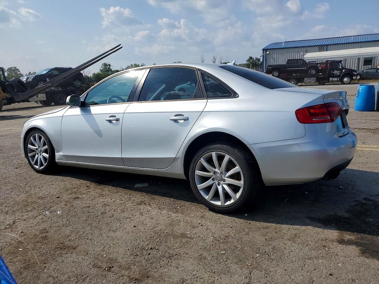 2010 Audi A4 Premium - Фото 2