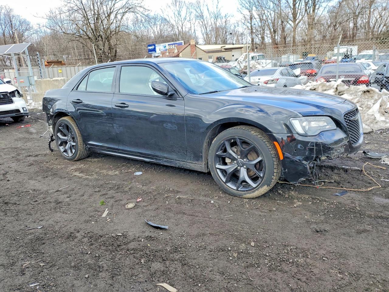 2023 Chrysler 300 Touring L - Image 4
