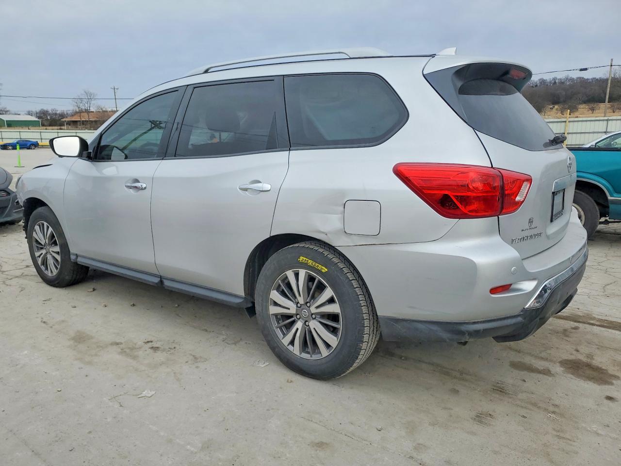2019 Nissan Pathfinder S - Фото 2