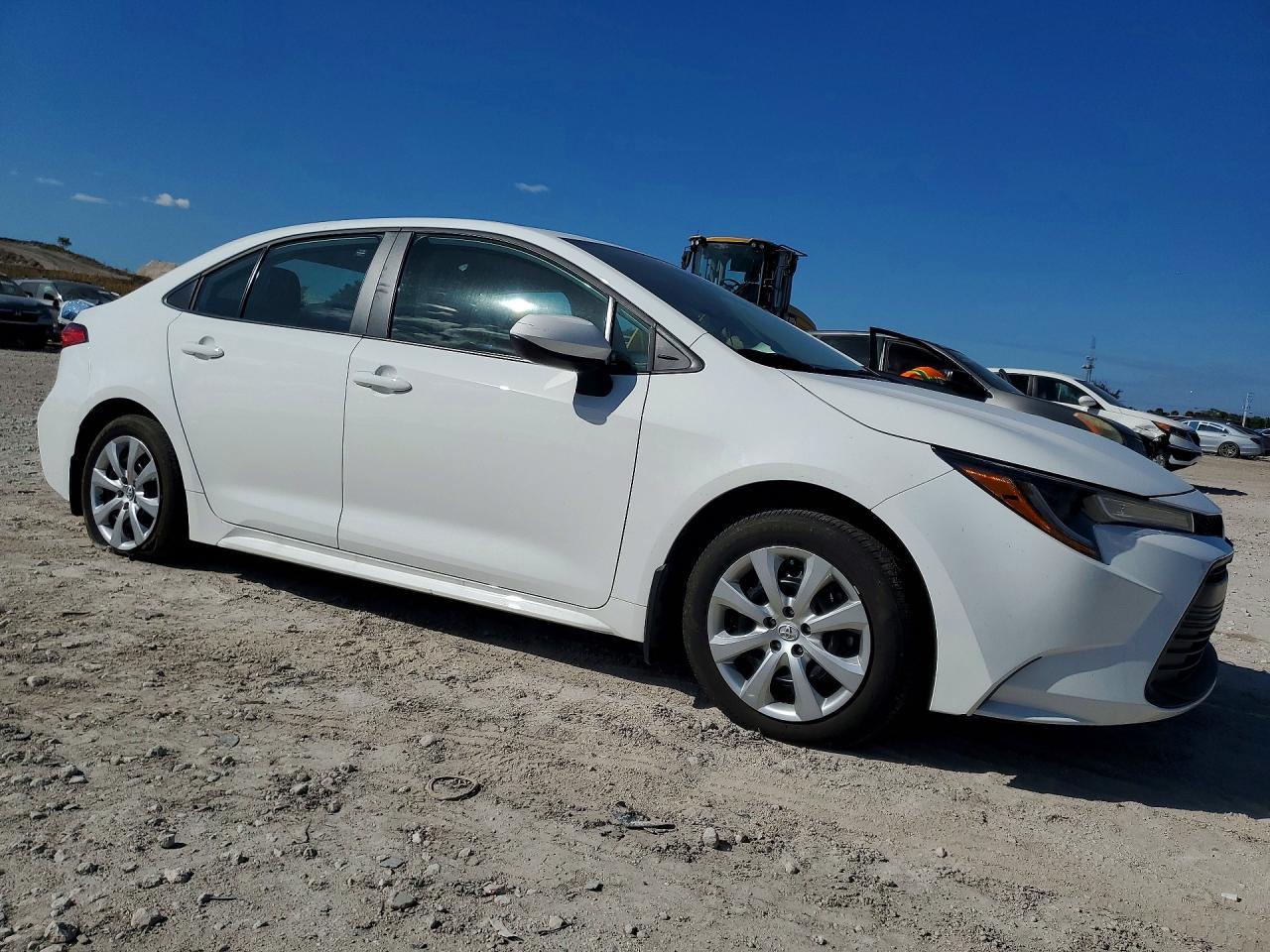 2025 Toyota Corolla Le - Image 4