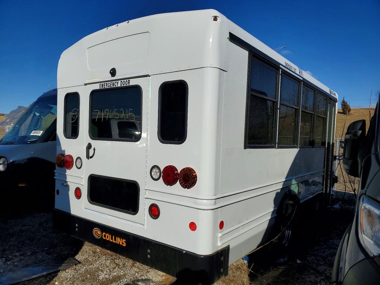 2025 Ford Econoline E350 Super Duty Cutaway Van - Фото 3