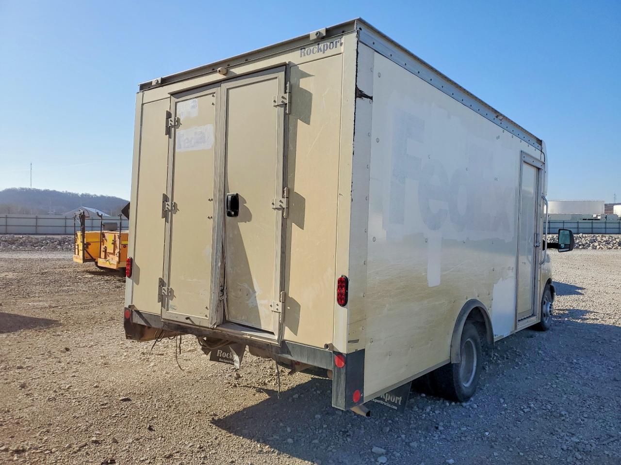 2023 GMC Savana Cutaway G3500 - Фото 3