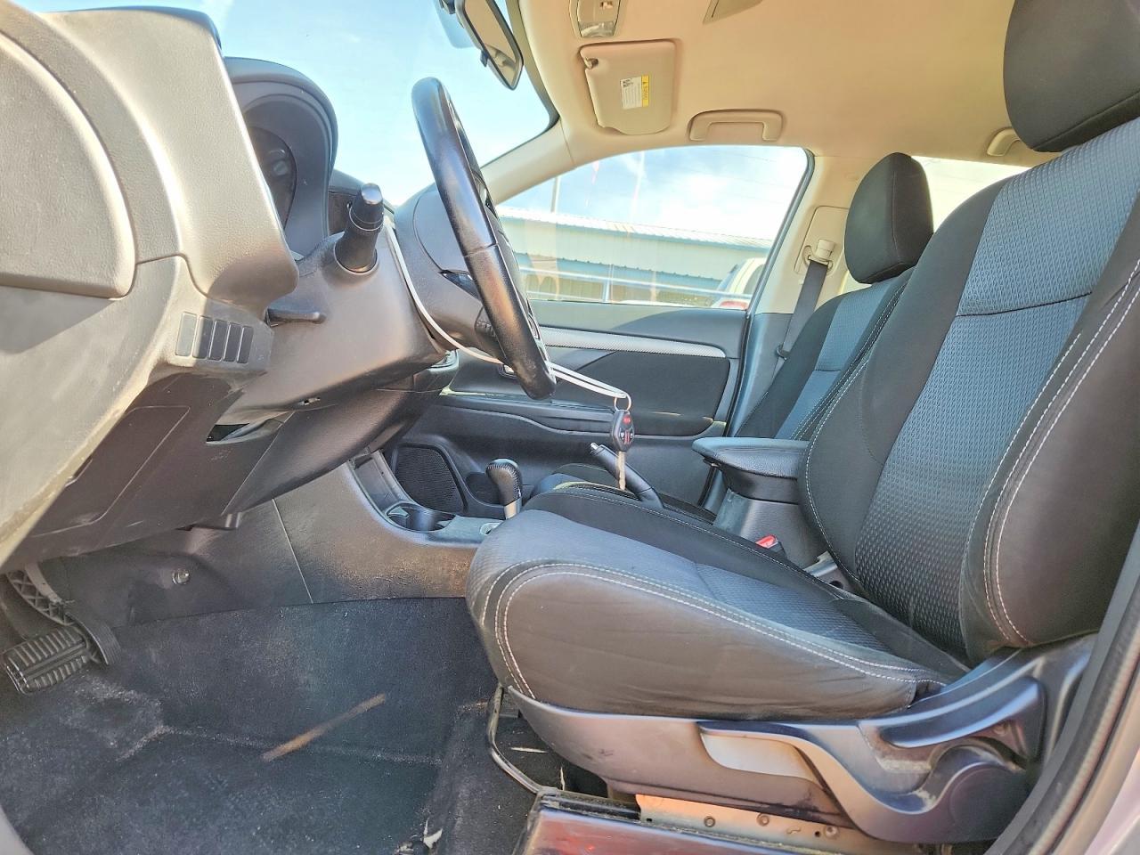 2016 Mitsubishi Outlander Es - Image 7