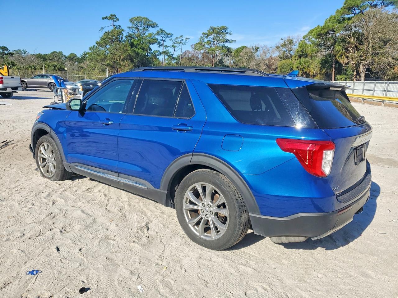 2020 Ford Explorer Xlt - Фото 2