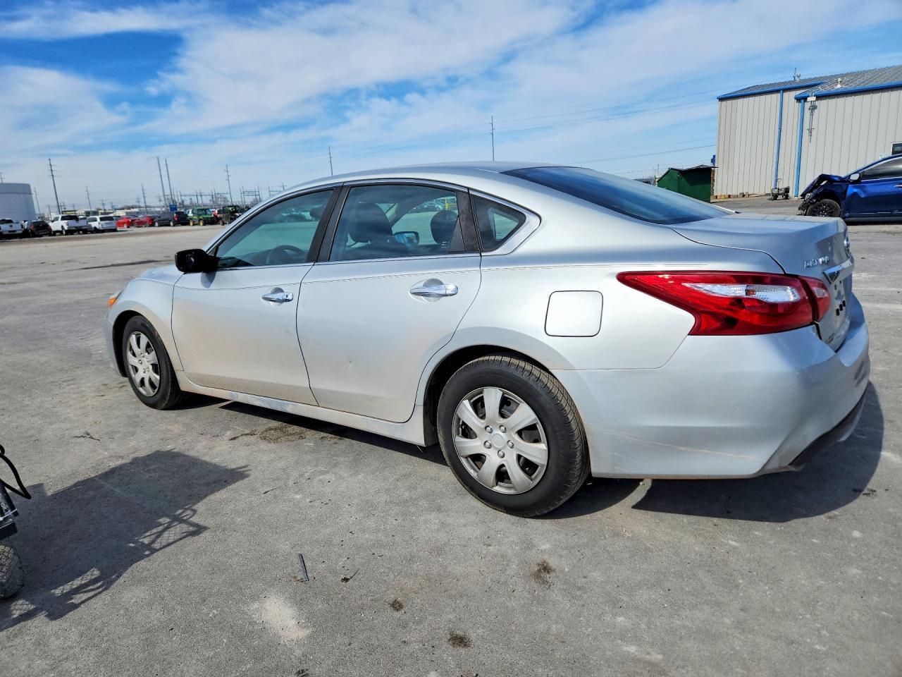 2016 Nissan Altima 2.5 - Фото 2