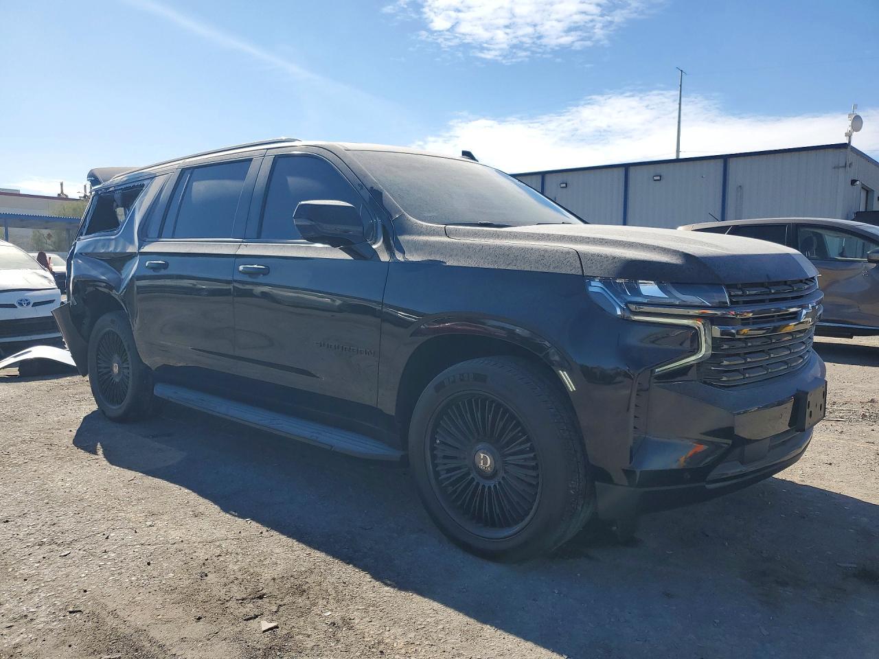 2021 Chev Suburban C - Фото 4