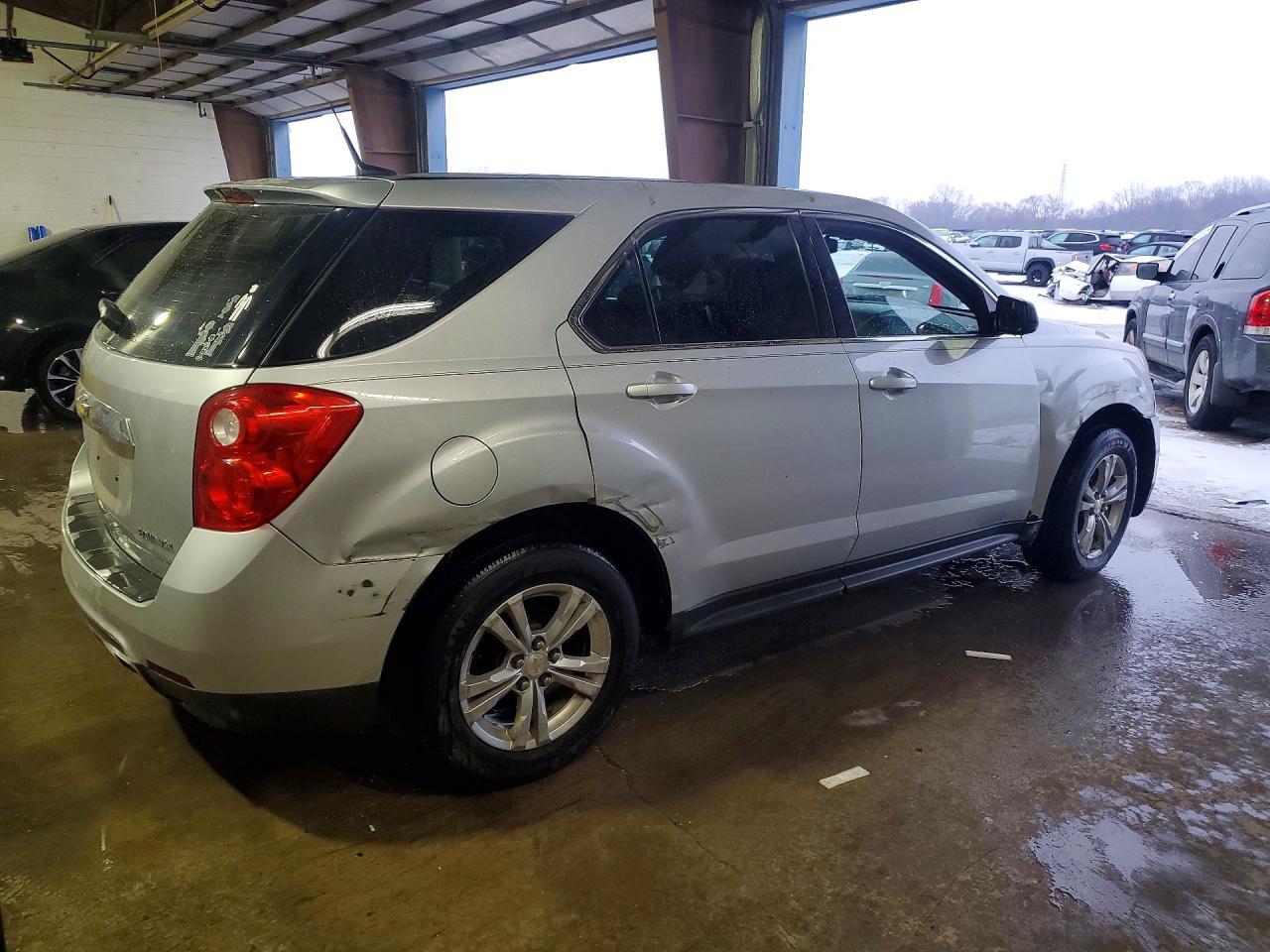 2011 Chevrolet Equinox Ls - Image 3