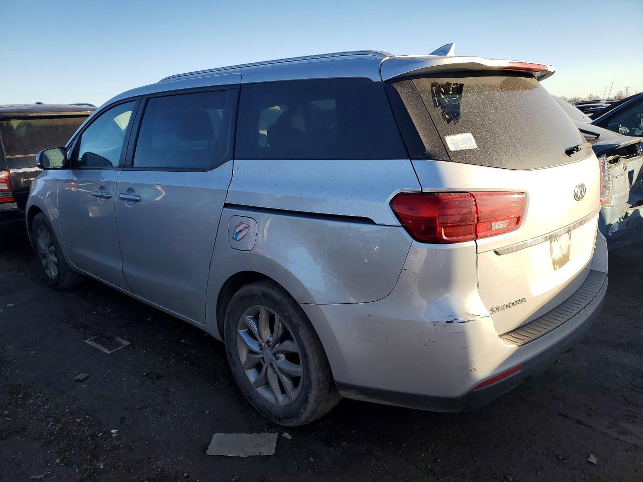 2019 Kia Sedona - Image 2