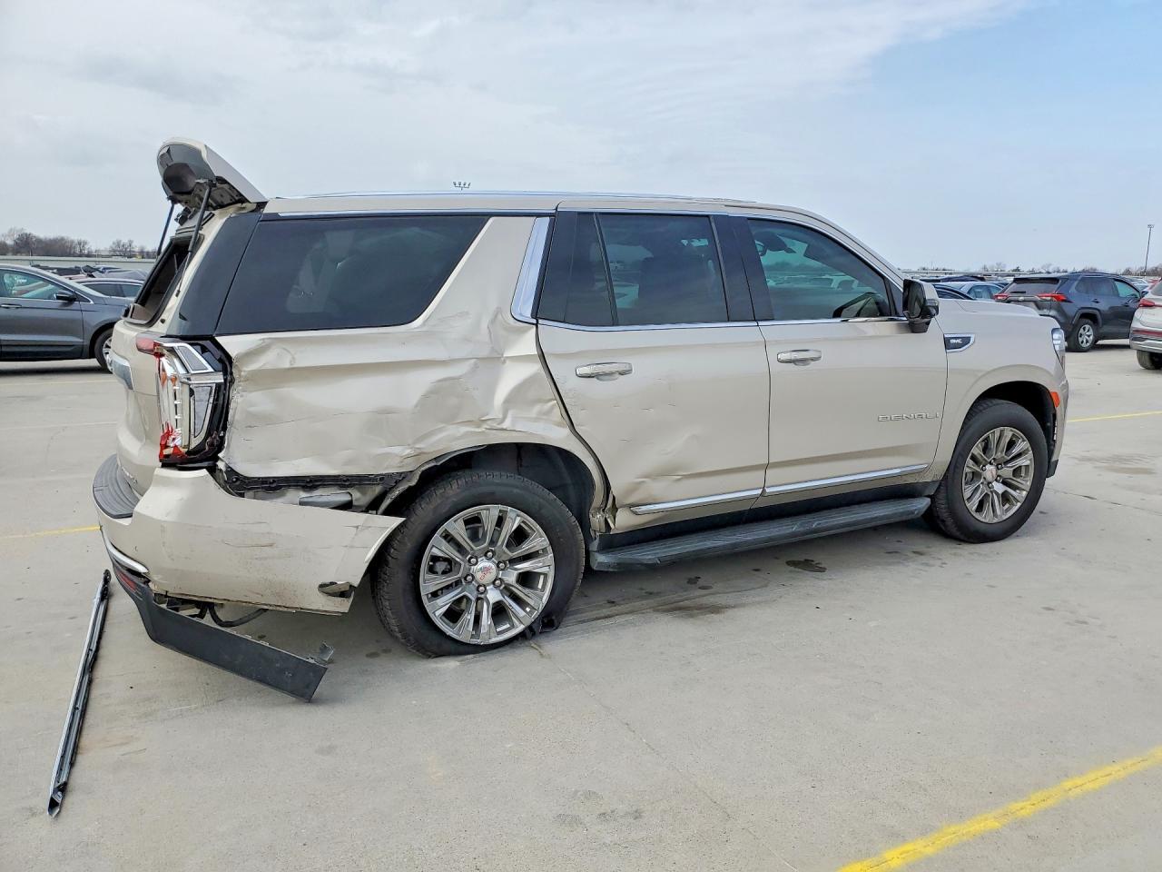 2021 GMC Yukon Denali - Фото 3