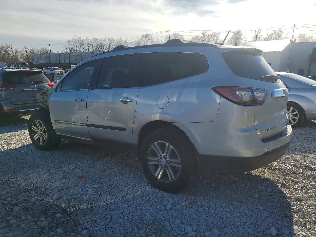 2017 Chevrolet Traverse Ls - Фото 2