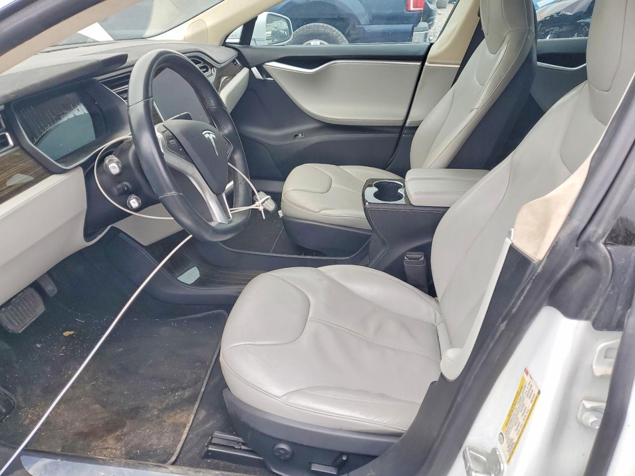 2014 Tesla Model S - Image 7