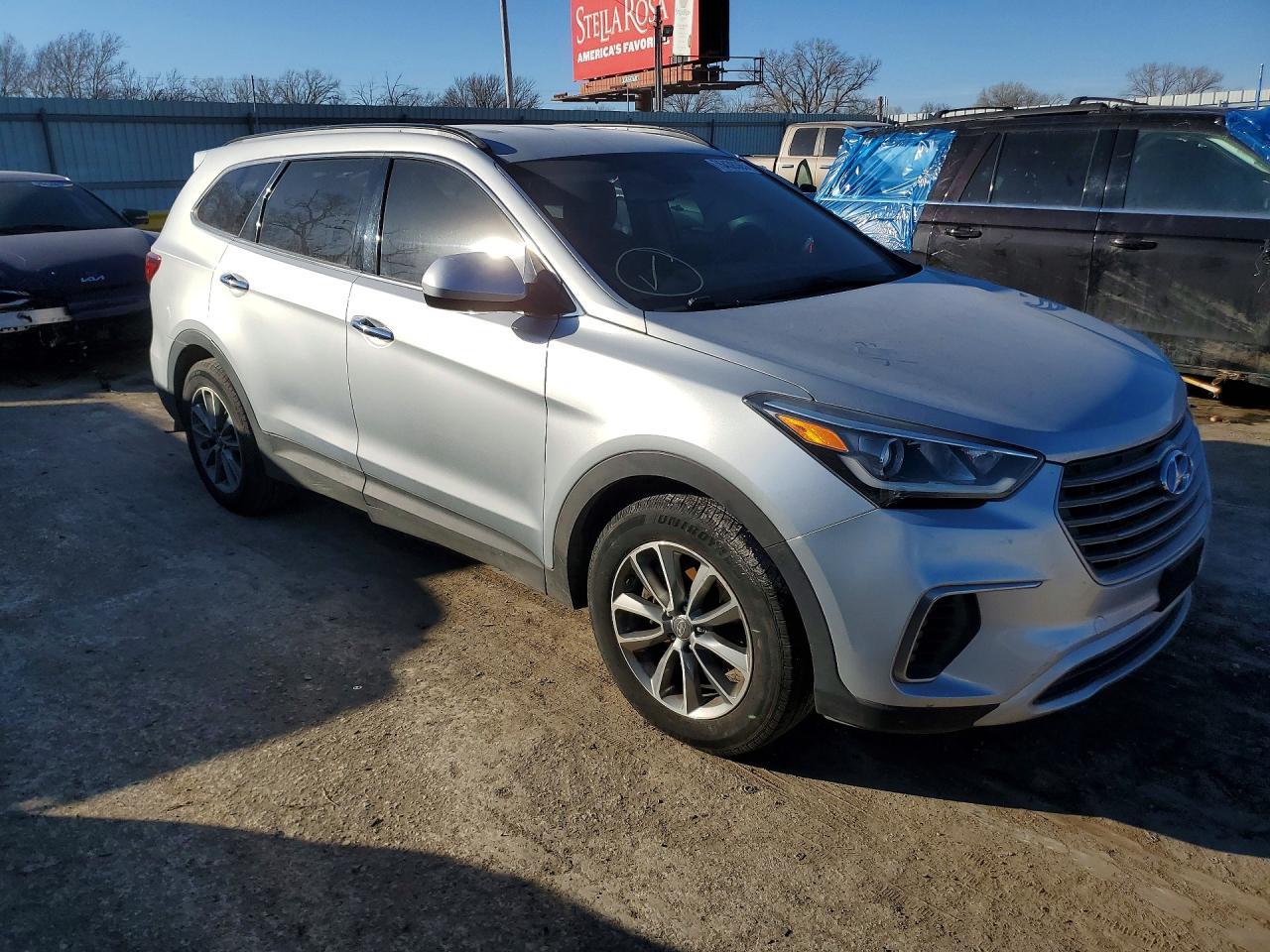 2017 Hyundai Santa Fe Se - Фото 4