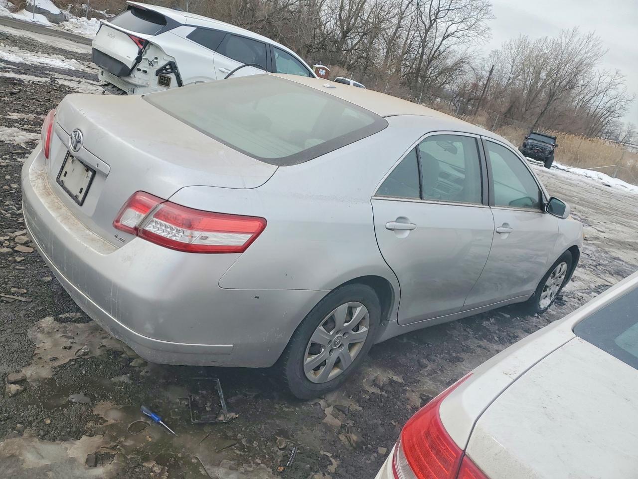 2010 Toyota Camry Base - Фото 3
