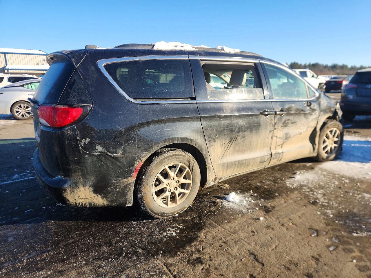 2021 Chrysler Voyager Lxi - Фото 3