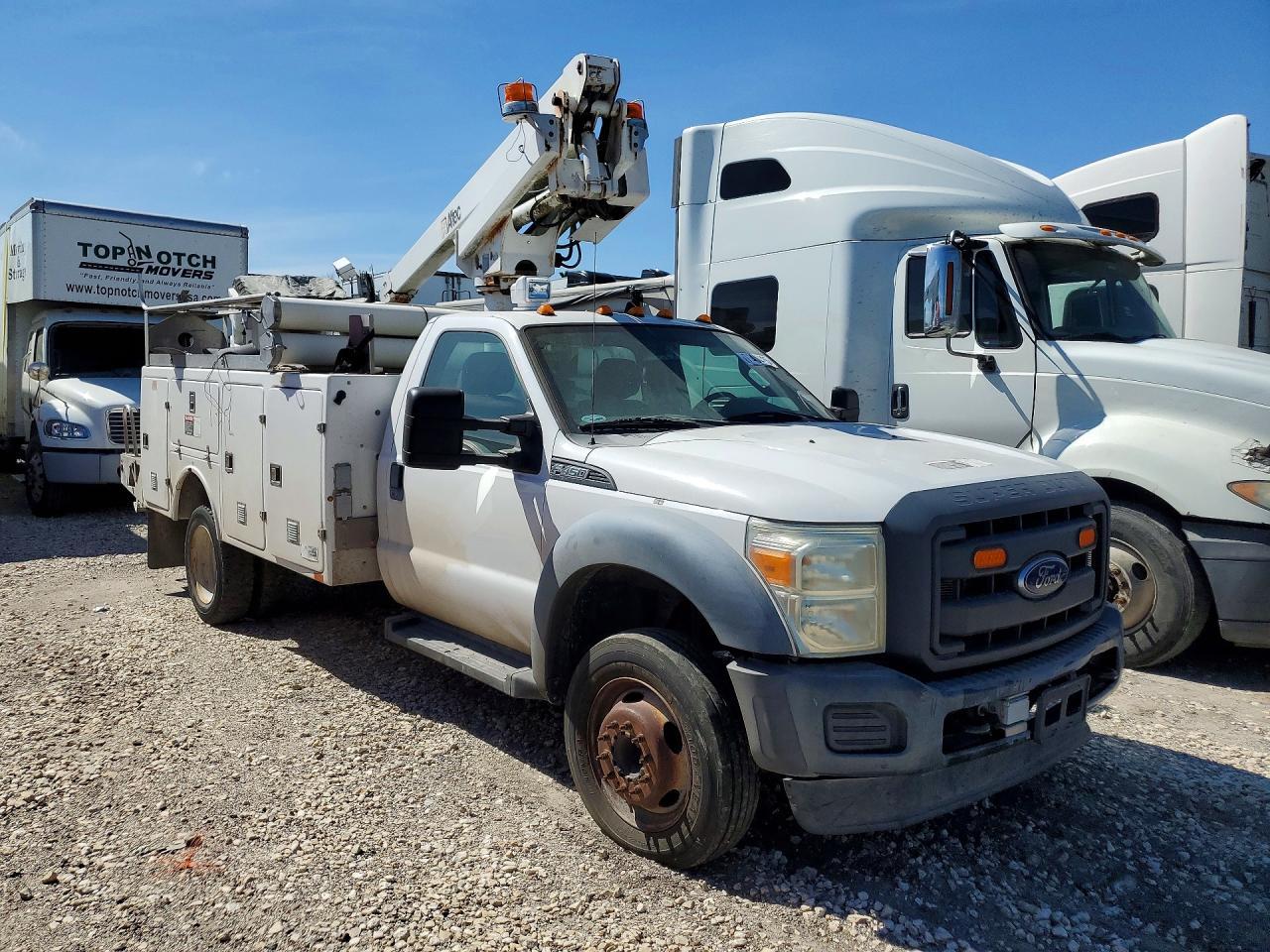 2015 Ford F450 Super Duty Bucket Truck - Image 4