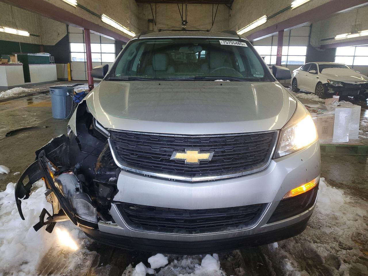 2016 Chevrolet Traverse Ls - Фото 5