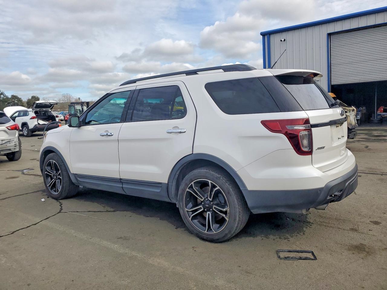 2014 Ford Explorer Sport - Image 2