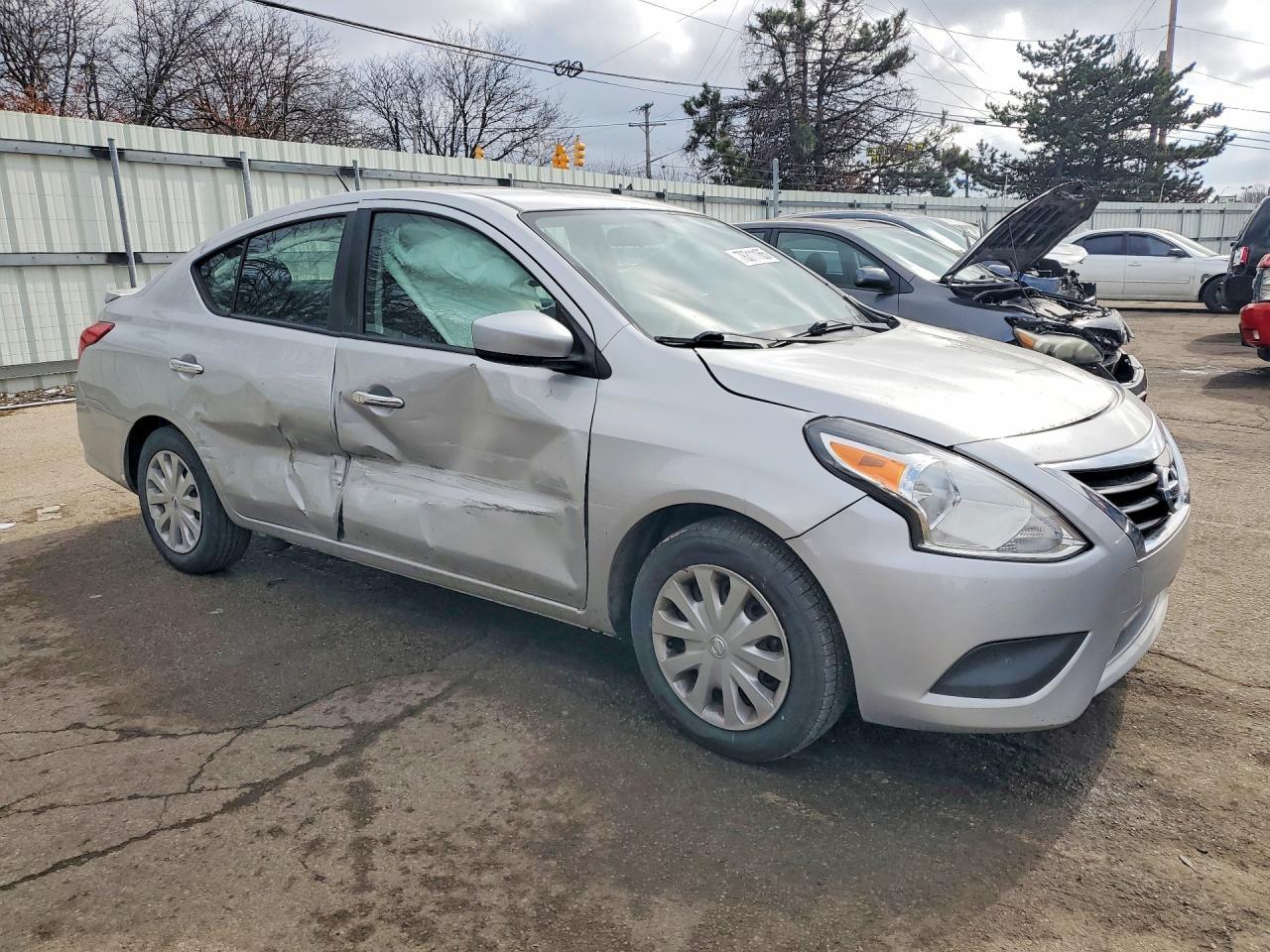 2019 Nissan Versa Sv - Фото 4
