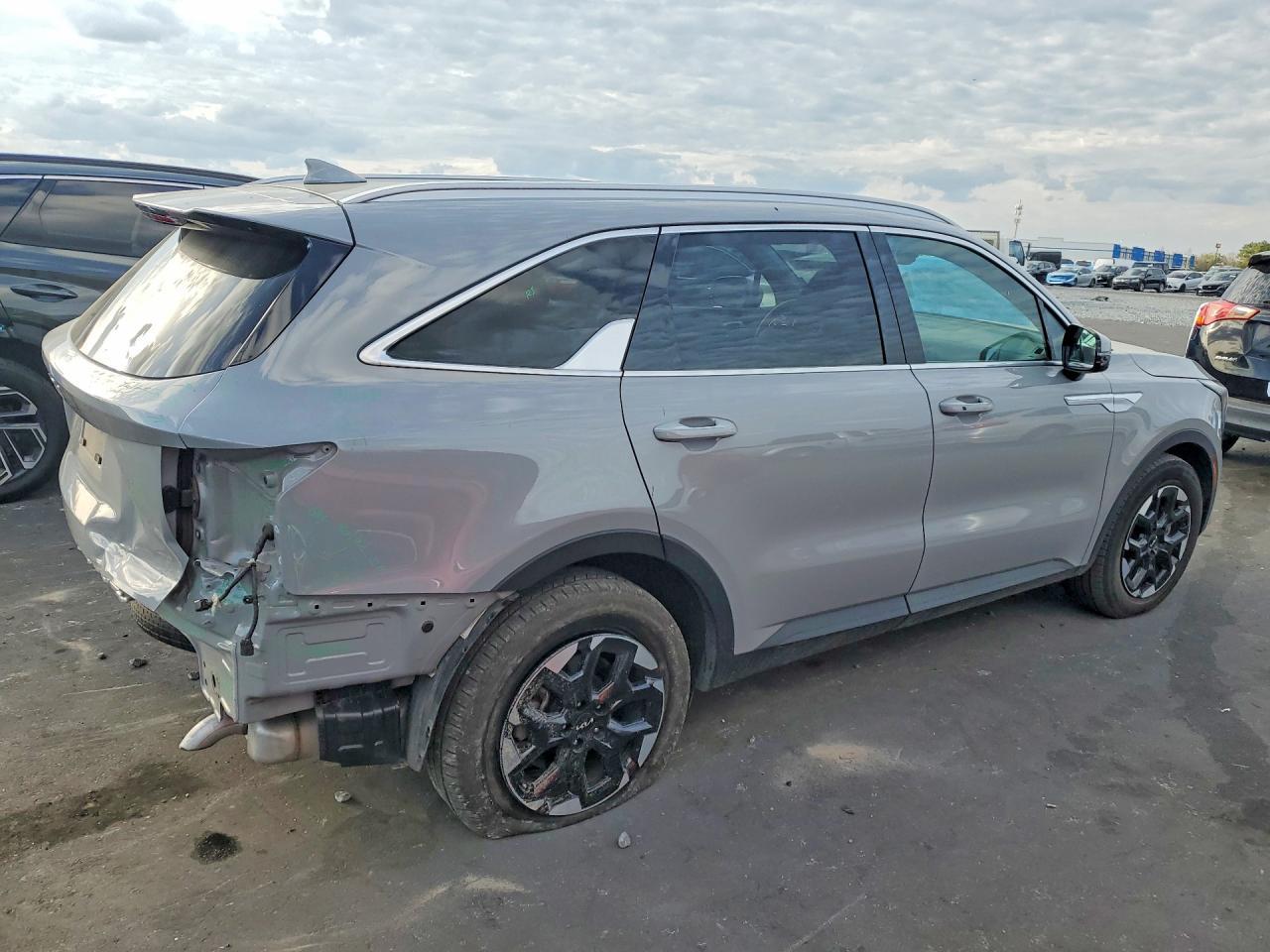 2025 Kia Sorento S - Image 3