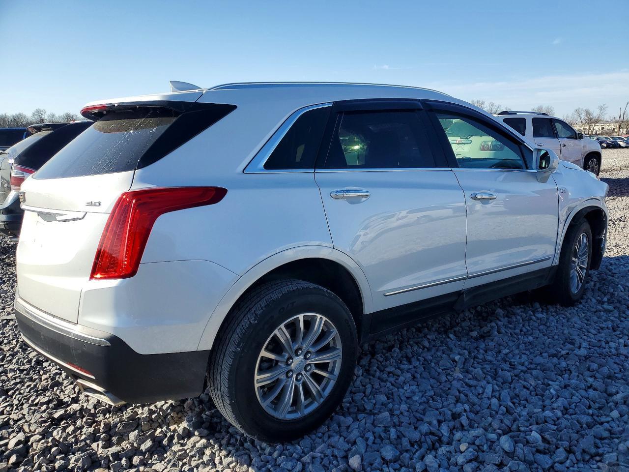 2017 Cadillac Xt5 Luxury - Image 3