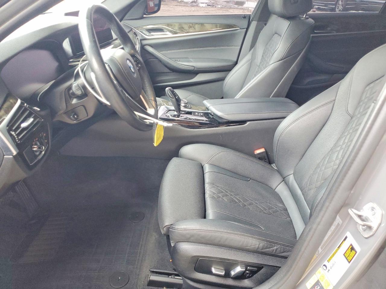 2022 BMW 530E - Фото 7