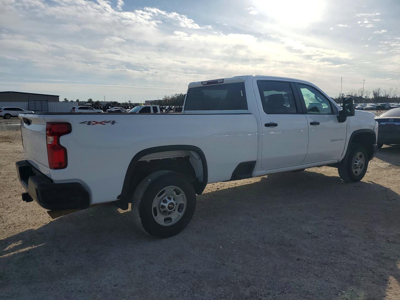 2024 Chevrolet Silverado K2500 Heavy Duty - Image 3