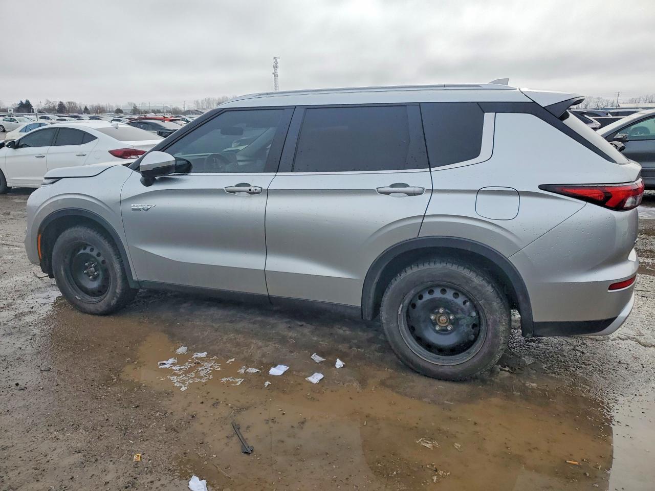 2025 Mitsubishi Outlander Se - Image 2