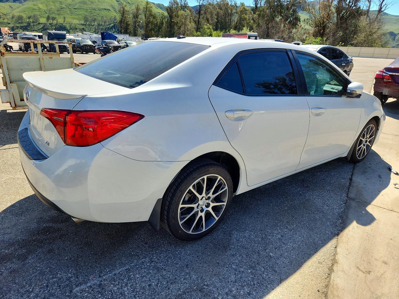 2017 Toyota Corolla L - Фото 3