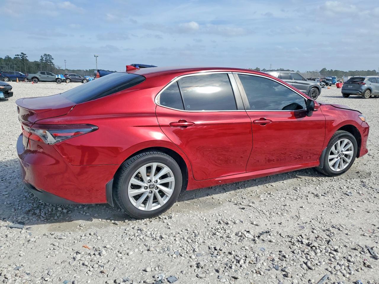 2022 Toyota Camry Le - Фото 3