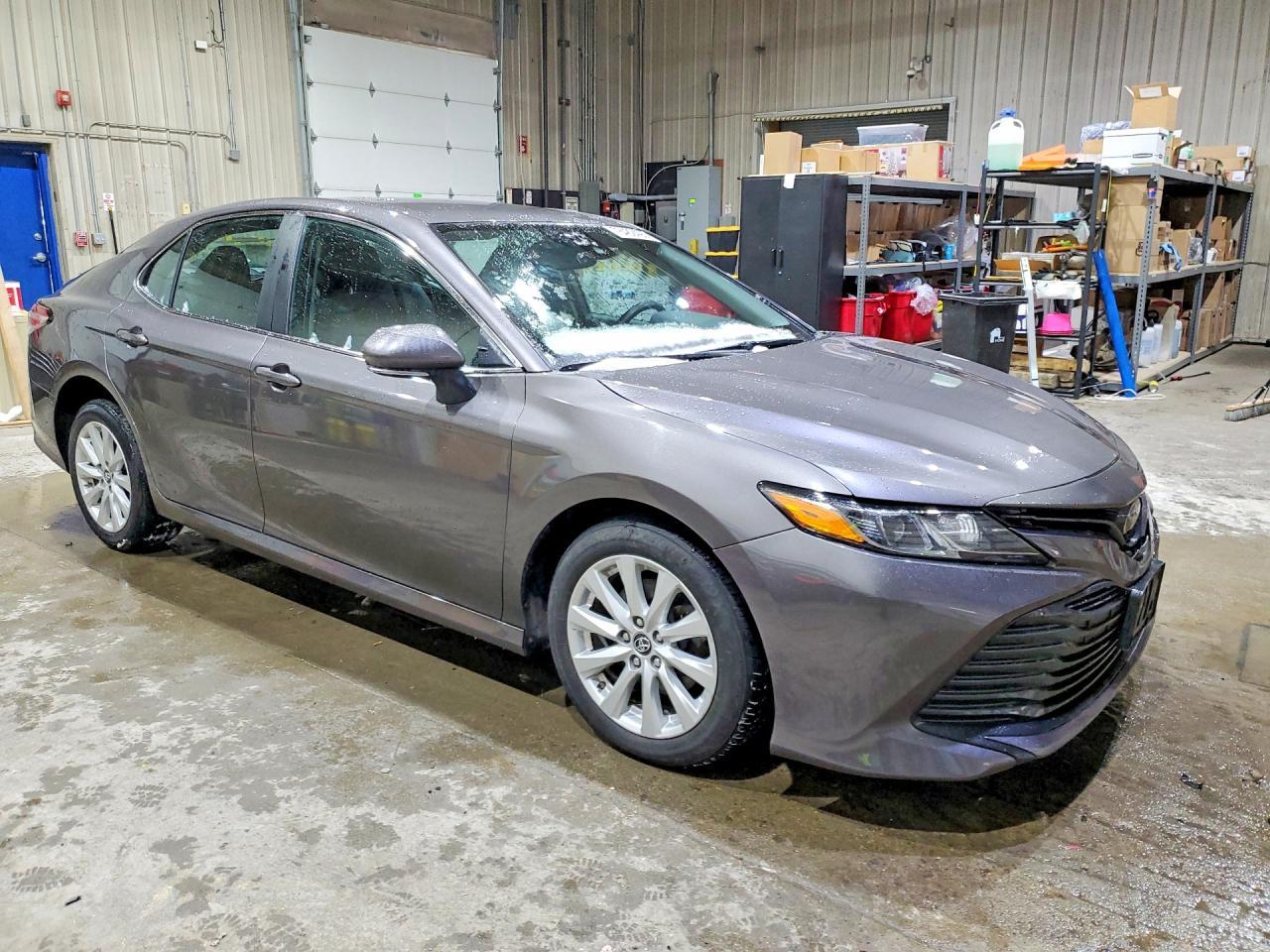 2019 Toyota Camry Le - Фото 4