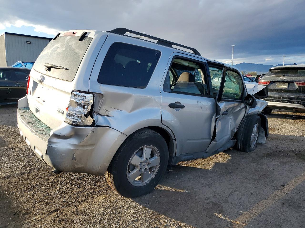 2011 Ford Escape Xlt - Image 3
