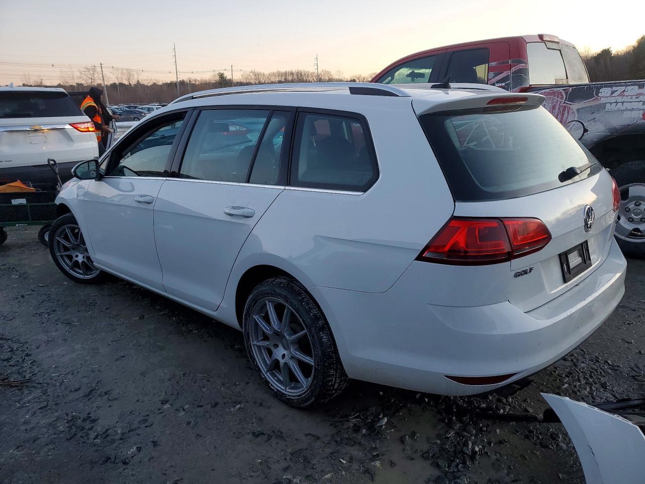 2015 Volkswagen Golf Sportwagen S - Image 2