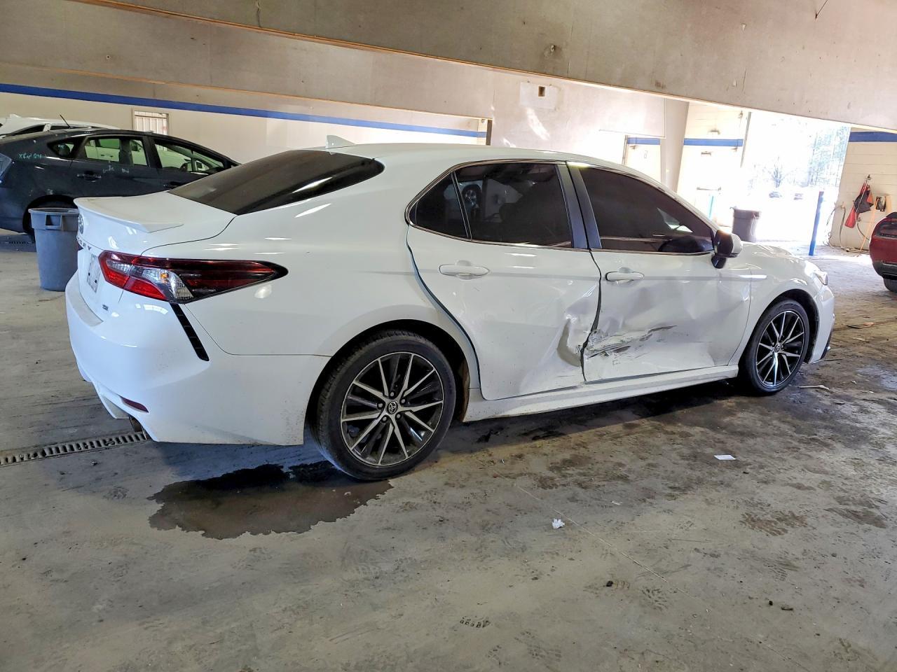 2023 Toyota Camry Se - Фото 3