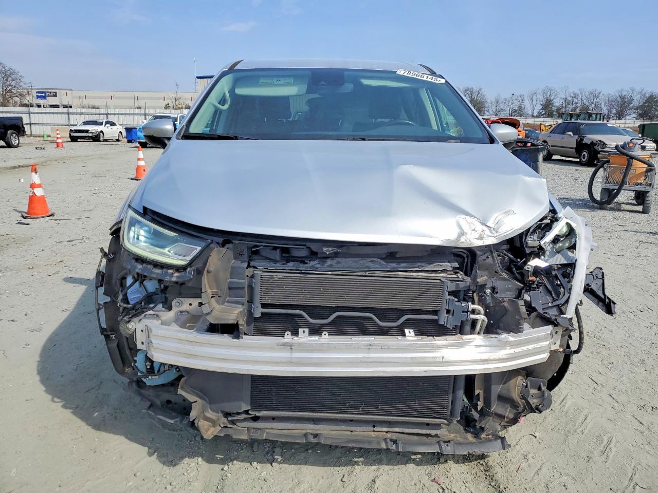 2023 Chrysler Pacifica Touring L - Image 5