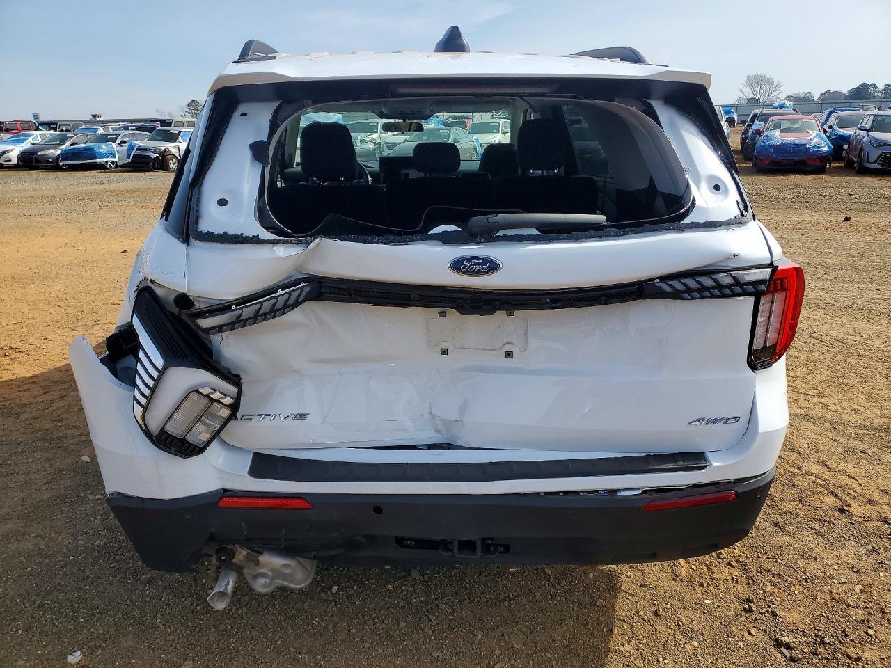 2025 Ford Explorer Active - Фото 6