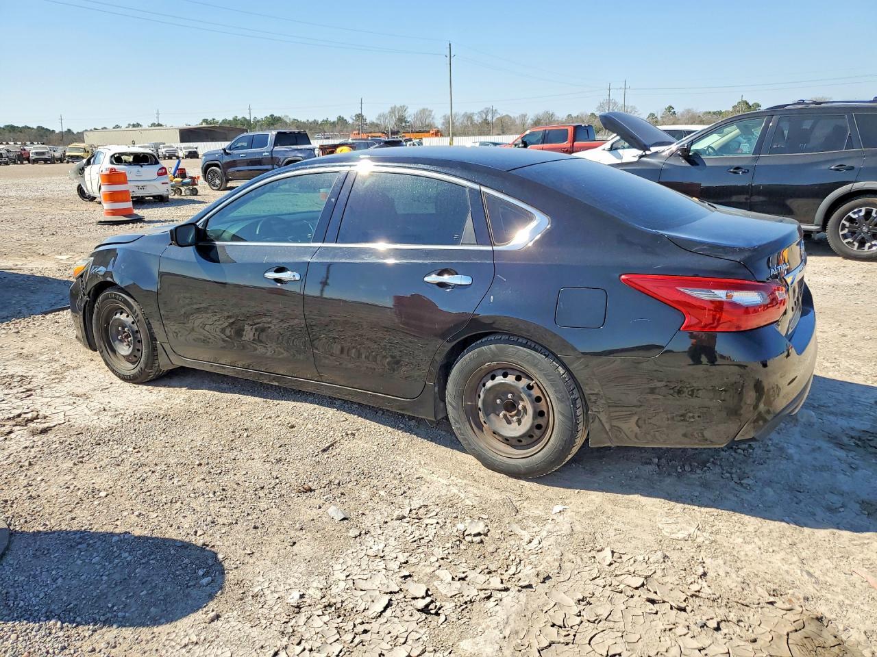 2018 Nissan Altima 2.5 S - Фото 2