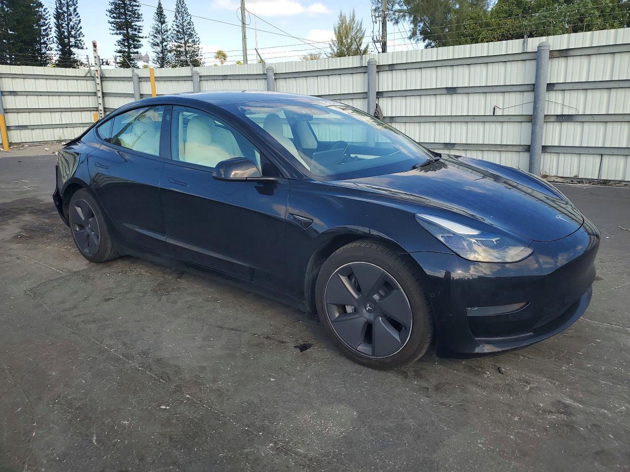 2022 Tesla Model 3 - Фото 4