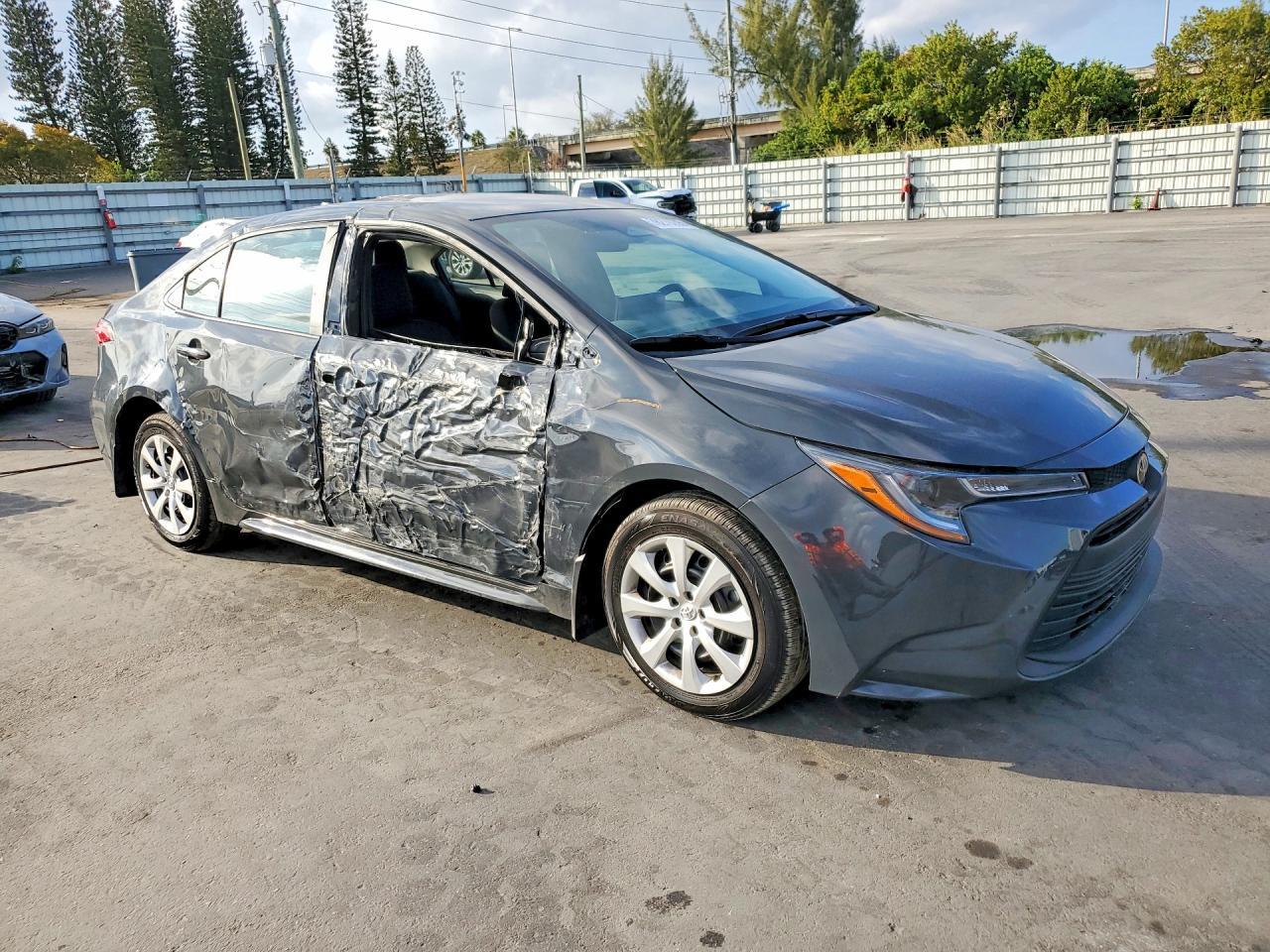 2025 Toyota Corolla Le - Фото 4