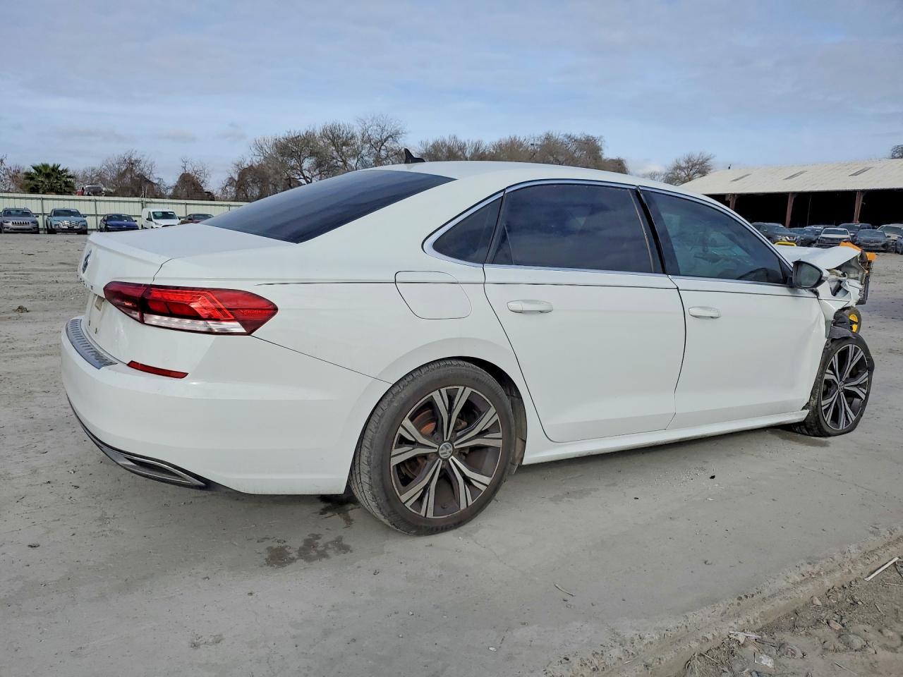 2021 Volkswagen Passat Se - Image 3